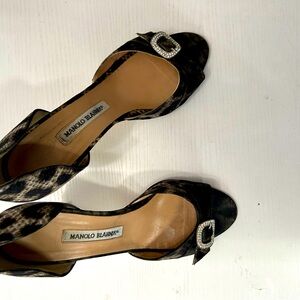 Manolo Blahnik dress heels… lace like texture